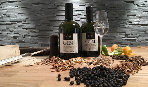 Brennerei Weyand Unnau Schnapsbrennerei, Qualitt aus Tradition, Destilierkunst, Aromadestilitation, Feine Spirituosen und edle Brnde,  Obstbrnde und Edelbrnde, Feinste Likre, Whisky, Bourbon-Whisky und Handcrafted London Dry Destilled Gin aus der Brennerei Weyand  fr die Region Westerwald